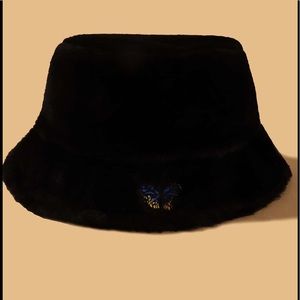PLUSH bucket hat with butterfly